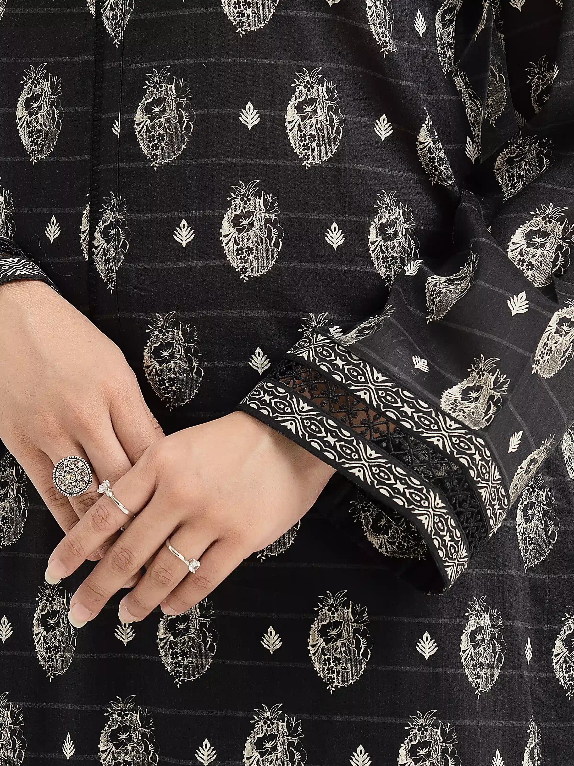 Unstitched Printed Khaddar Shirt Dupatta - EWU5M2-199SD - Image 3