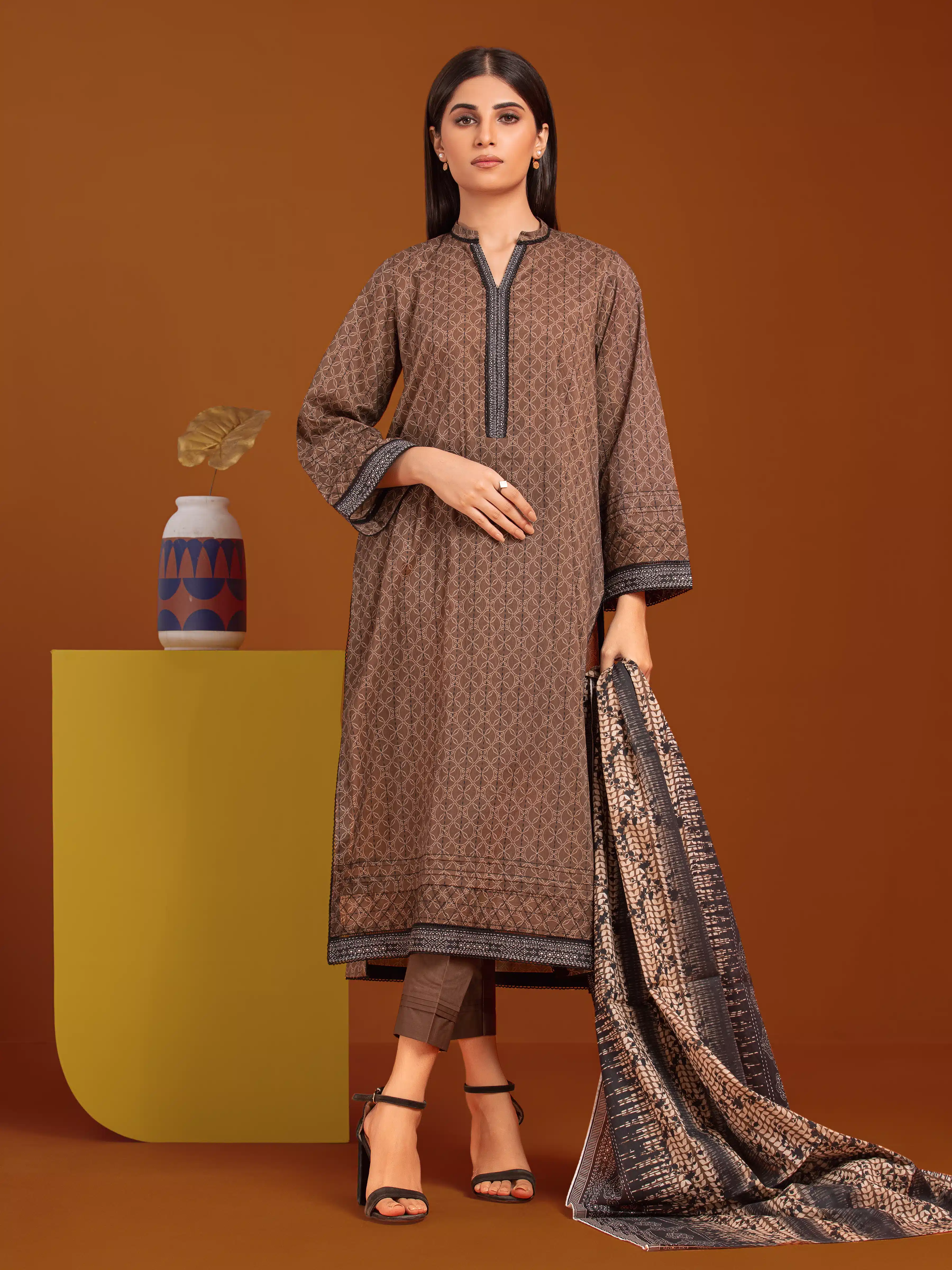 Unstitched Printed Khaddar Shirt Dupatta - EWU24A3-27024SD