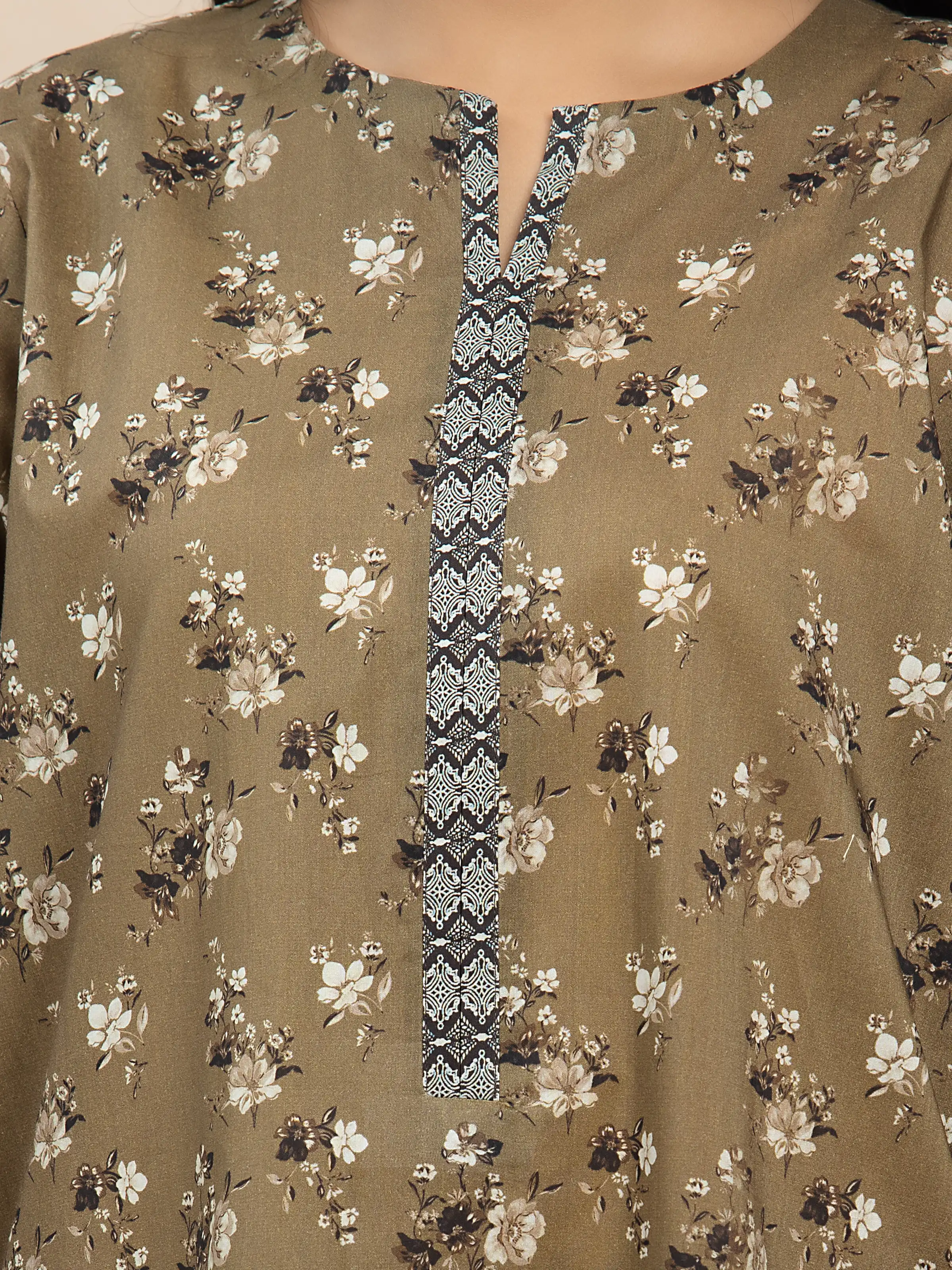 Unstitched Printed Khaddar Shirt Dupatta - EWU24A3-29832SD - Image 4