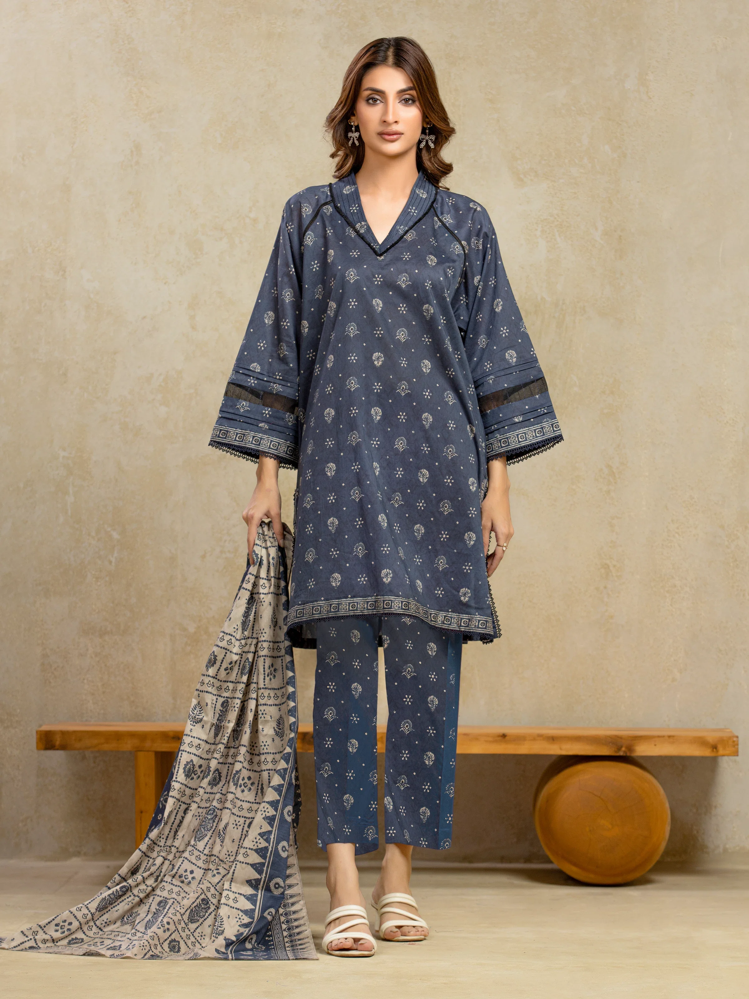 Unstitched Printed Khaddar Suit - EWU5A3-36103-3P