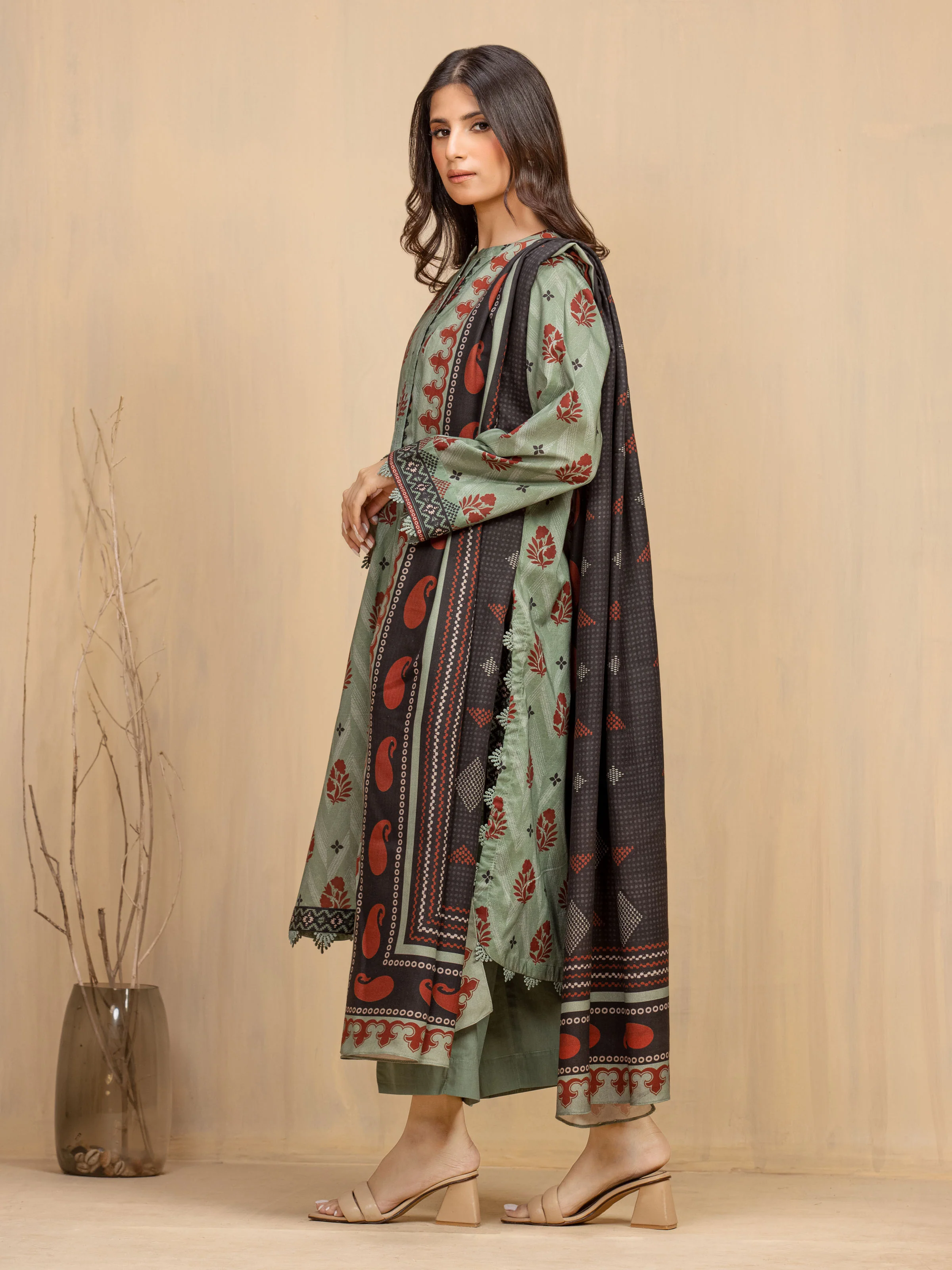 Unstitched Printed Khaddar Suit - EWU5M3-018-3P - Image 5